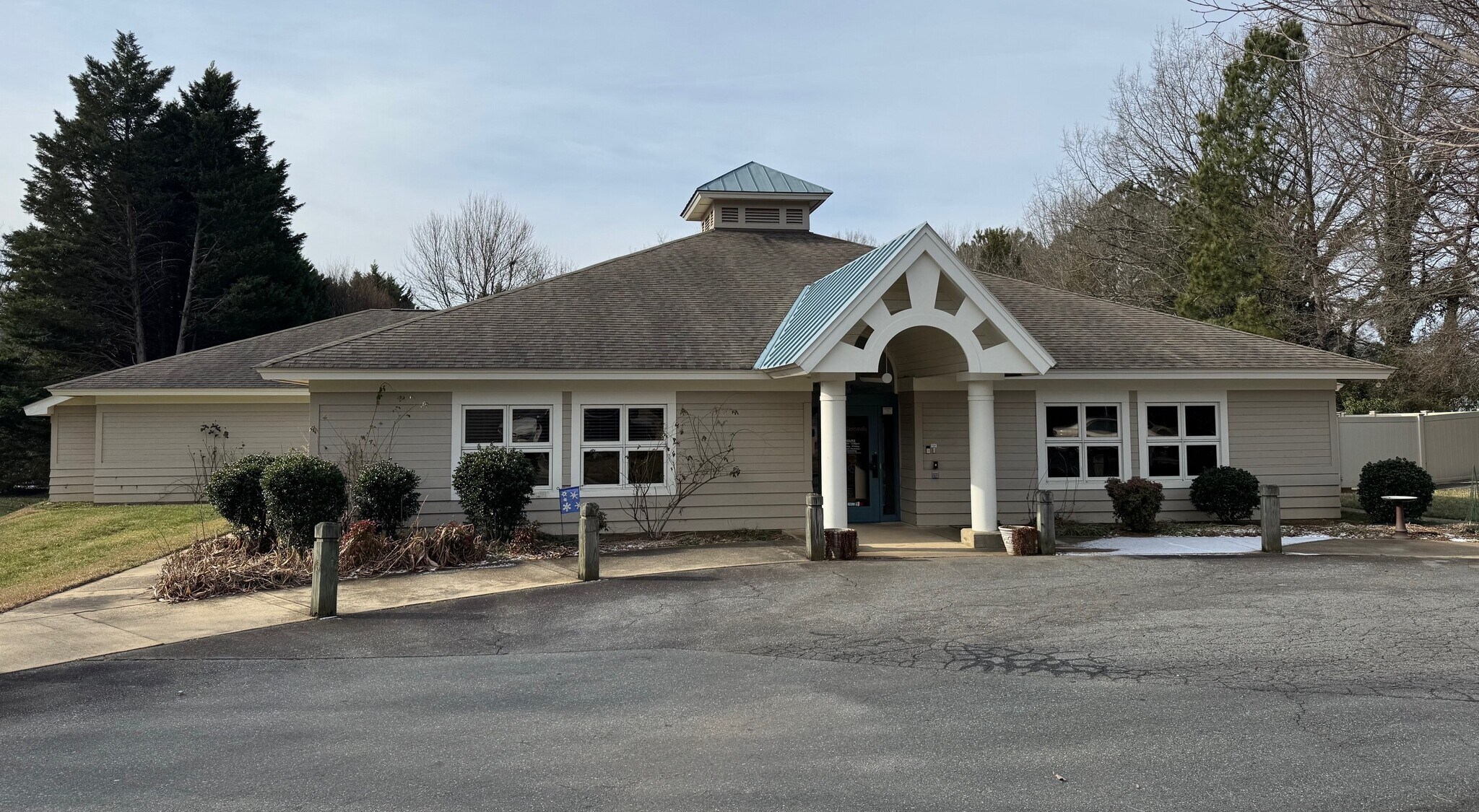 716 Marsh Rd, Charlotte, NC à vendre Photo principale– Image 1 sur 4