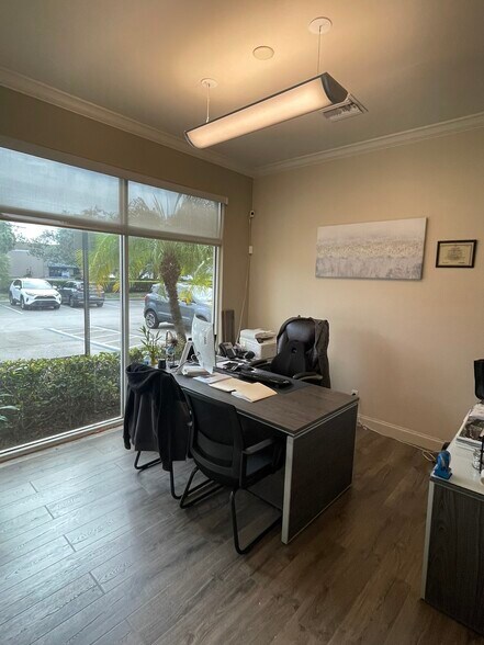 1701-1745 Banks Rd, Margate, FL à louer - Photo de l’immeuble – Image 3 sur 9