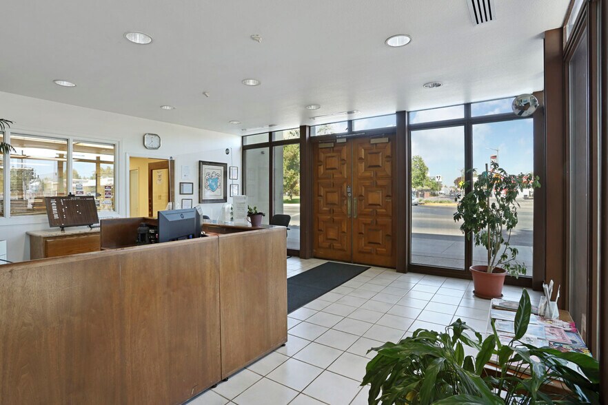 200 W Harding Way, Stockton, CA à louer - Photo de l’immeuble – Image 2 sur 41