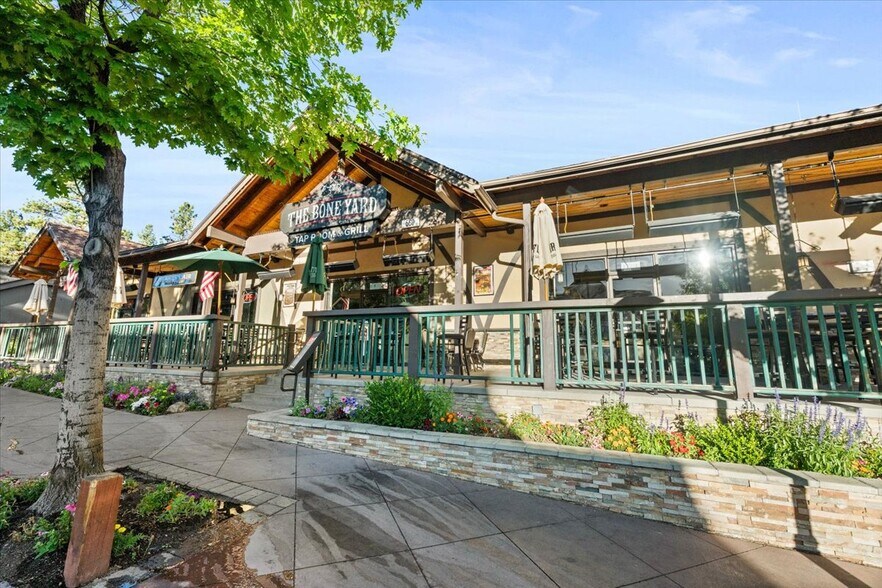 560 Pine Knot Ave, Big Bear Lake, CA à vendre - Photo de l’immeuble – Image 2 sur 22