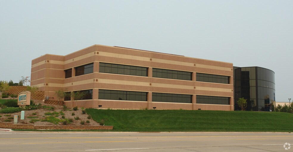 3400 Dexter Ct, Davenport, IA à vendre - Photo de l’immeuble – Image 3 sur 3
