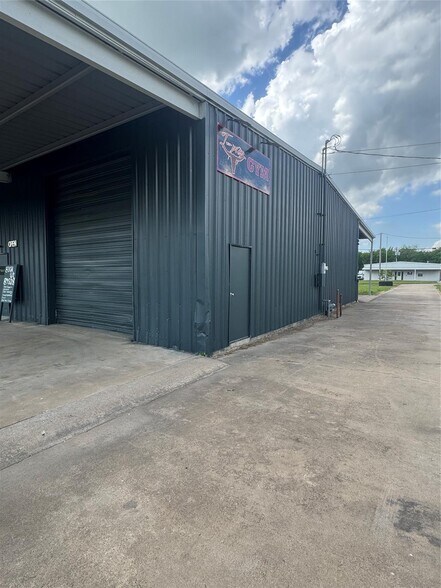 224 Liberty Suite D st, Pilot Point, TX à louer - Photo de l’immeuble – Image 2 sur 8