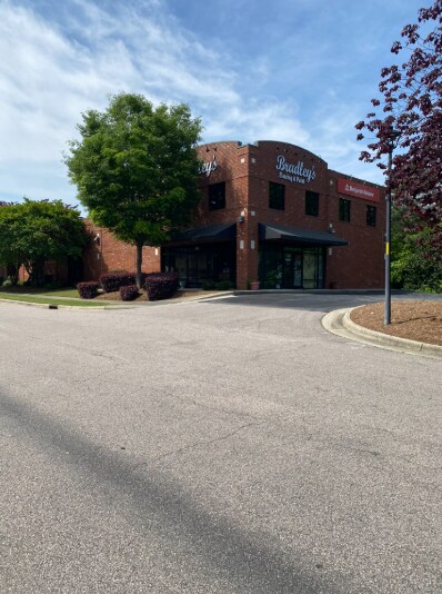 910 Windy Rd, Apex, NC à louer - Photo de l’immeuble – Image 2 sur 6