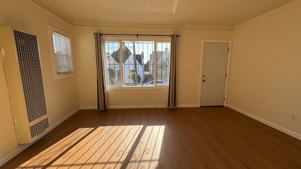 7300-7302 Ney Ave, Oakland, CA à vendre - Photo intérieure – Image 2 sur 10