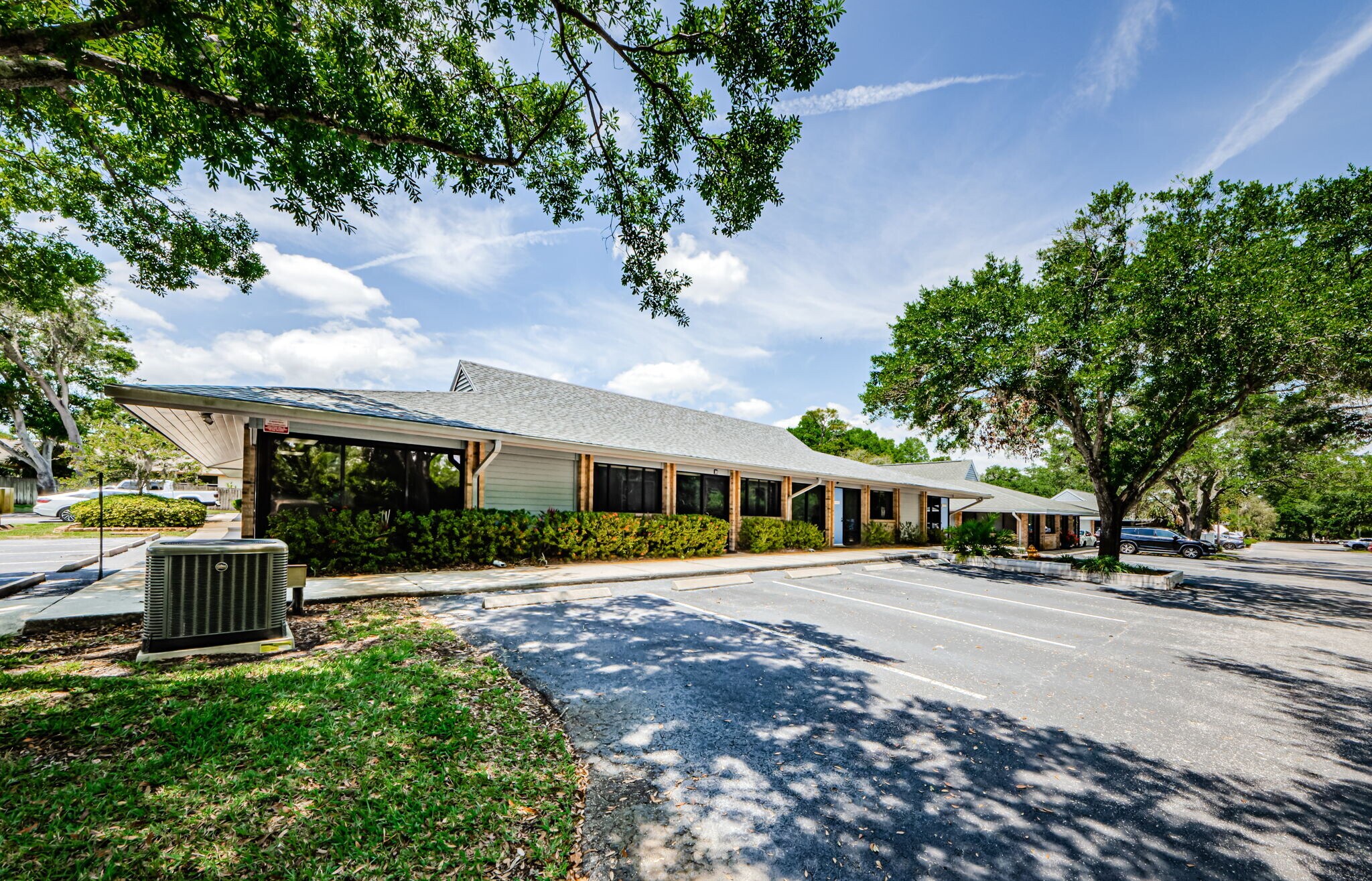 701 Enterprise Rd E, Safety Harbor, FL à louer Photo de l’immeuble– Image 1 sur 26