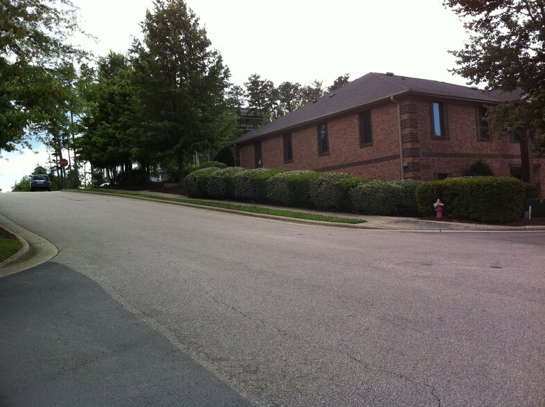 8356 Six Forks Rd, Raleigh, NC à louer - Photo de l’immeuble – Image 3 sur 3