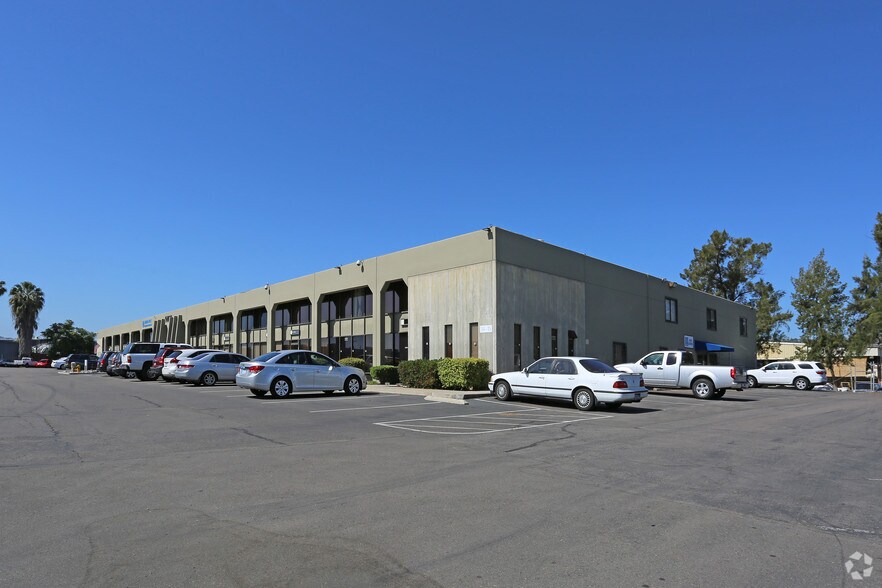 1466 Pioneer Way, El Cajon, CA à louer - Photo de l’immeuble – Image 3 sur 3