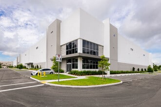 10547 NW 117th Ave, Miami, FL à louer Photo intérieure– Image 1 sur 11