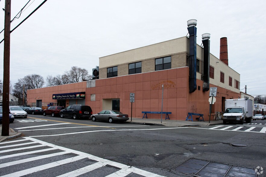 41-23 Murray St, Flushing, NY à vendre - Photo principale – Image 1 sur 4