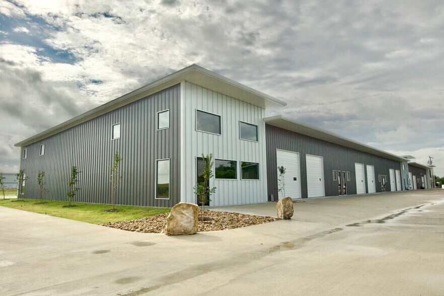 190 Ninety Four Ln, Taylor, TX à vendre - Photo de l’immeuble – Image 3 sur 13