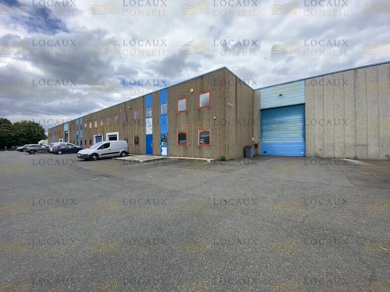 Local d’activités dans Argenteuil à louer - Photo de l’immeuble – Image 1 sur 11