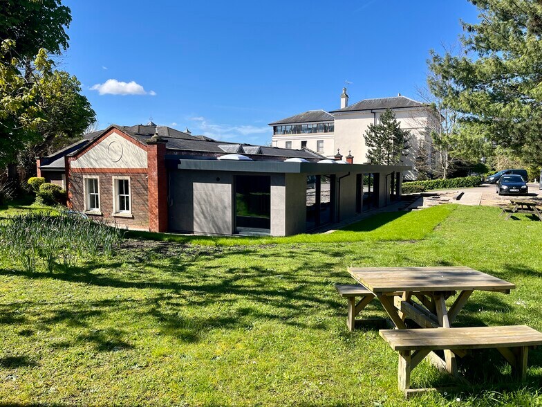 25 Lansdown Rd, Cheltenham à louer - Photo de l’immeuble – Image 1 sur 1