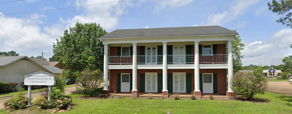 2174 Henry Hill Dr, Jackson, MS à vendre - Photo principale – Image 1 sur 5