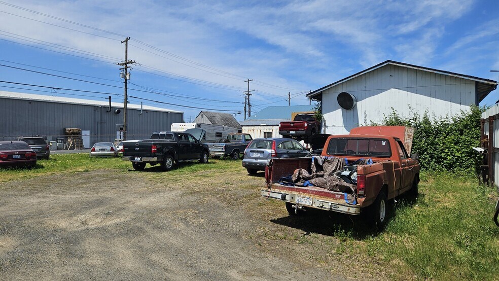 1351 Alabama St, Longview, WA à vendre - Photo de l’immeuble – Image 2 sur 14