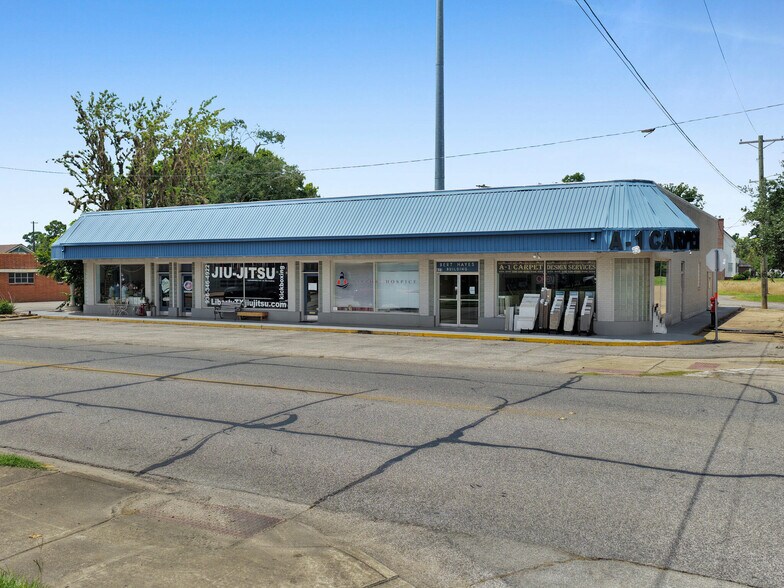 617 Main St, Liberty, TX à vendre - Photo principale – Image 1 sur 42