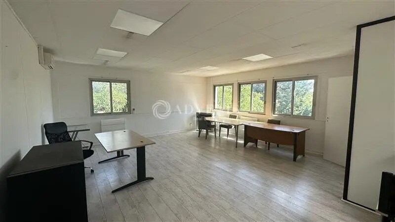 Bureau dans Neuilly-sur-Marne à louer - Photo de l’immeuble – Image 2 sur 6