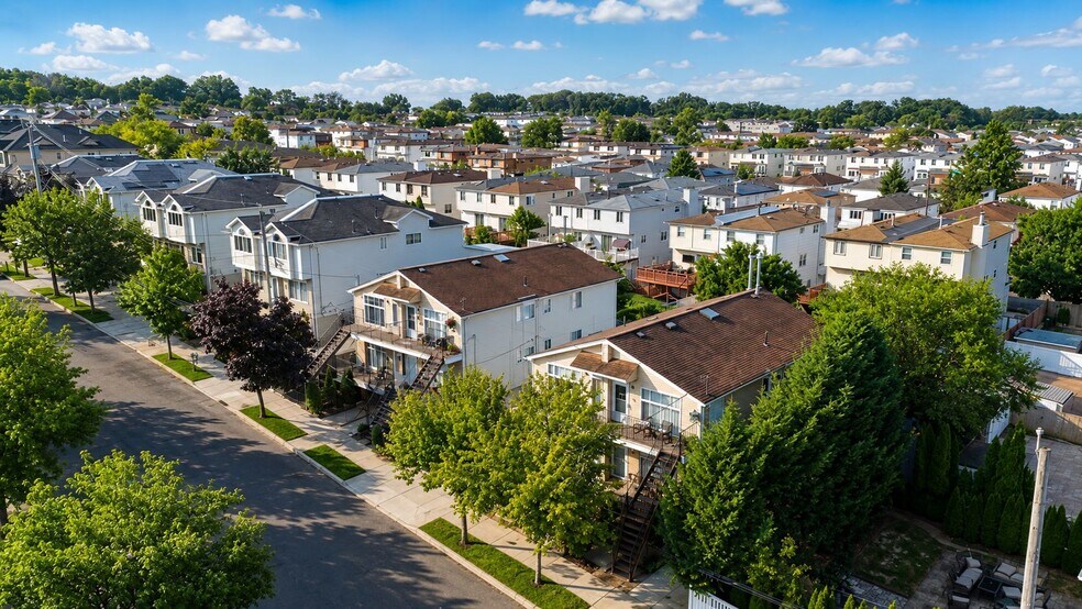134-142 Monahan Ave portefeuille de 4 biens à vendre sur LoopNet.fr - Photo de l’immeuble – Image 2 sur 8