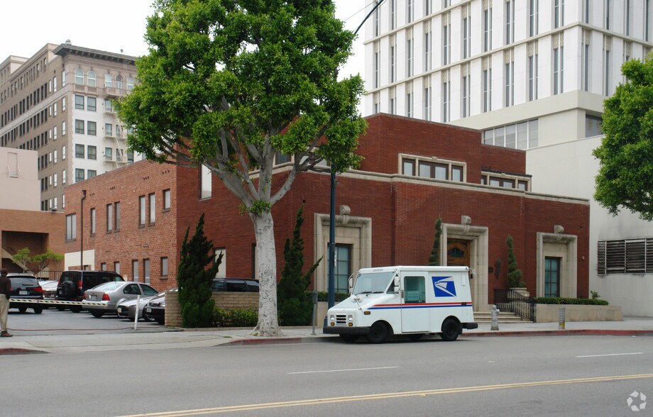 121 S Beverly Dr, Beverly Hills, CA à louer - Photo de l’immeuble – Image 3 sur 9