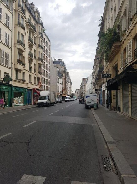 Local commercial dans Paris à louer - Photo de l’immeuble – Image 3 sur 4