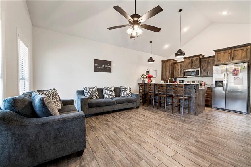 424 N F St, Rogers, AR à vendre - Photo de l’immeuble – Image 3 sur 3