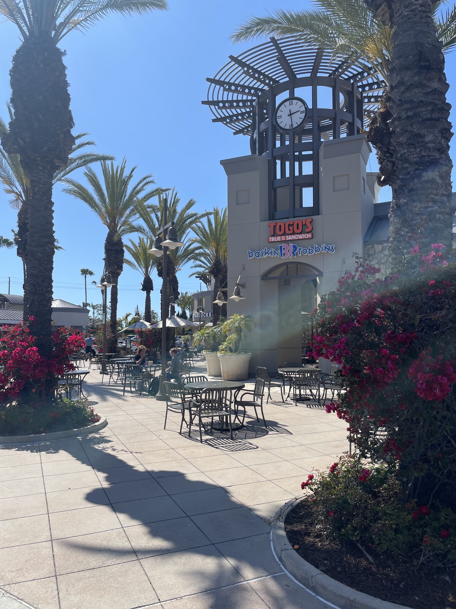 7201 Yorktown Ave, Huntington Beach, CA à louer Photo de l’immeuble– Image 1 sur 3