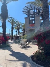 7201 Yorktown Ave, Huntington Beach, CA à louer Photo de l’immeuble– Image 1 sur 3