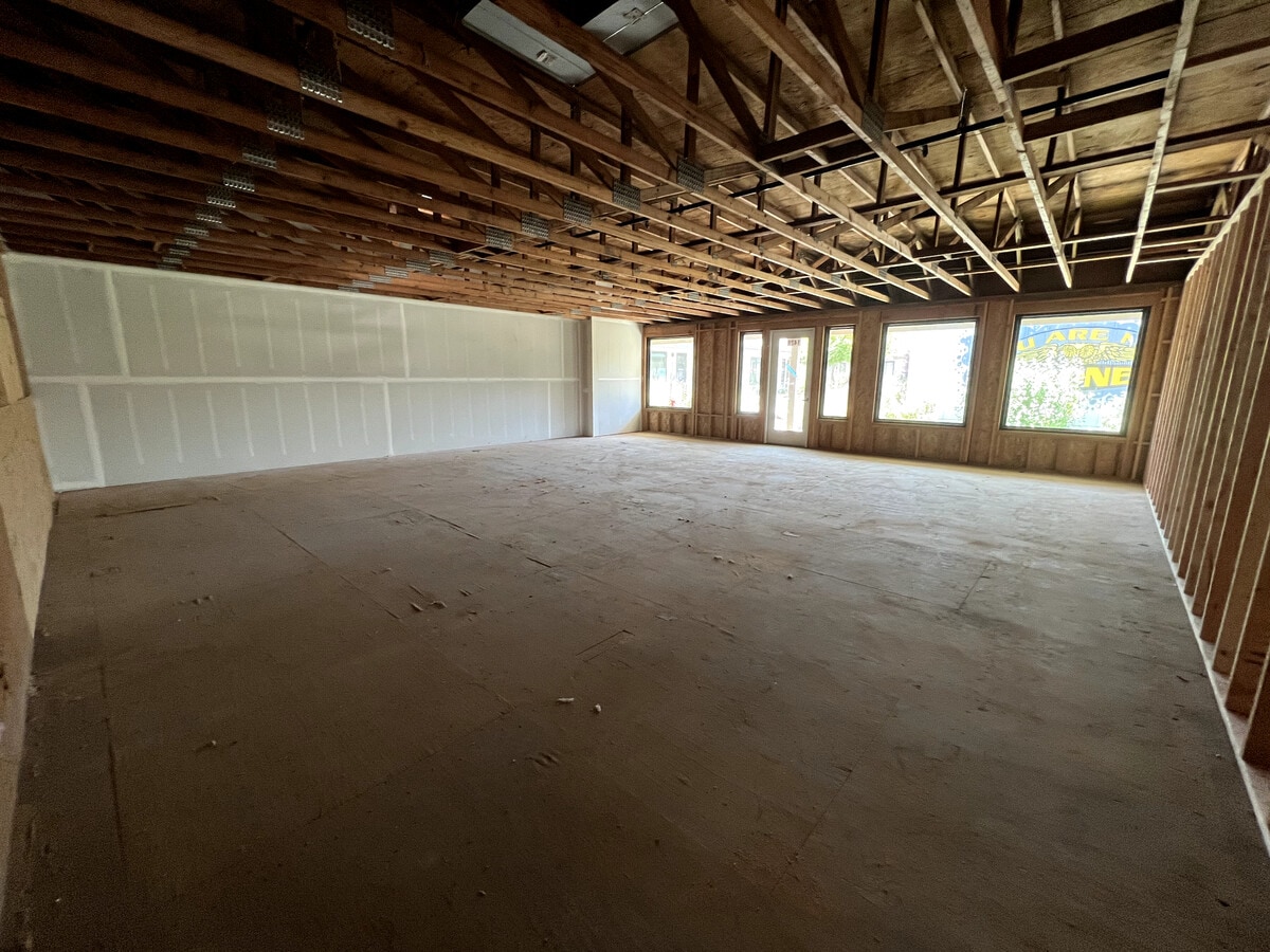 1404-1446 Concannon Blvd, Livermore, CA 94550 - Lot 1428 - - Photo intérieure - Image 1 of 2