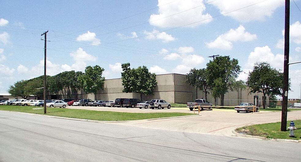 2445 Santa Anna Ave, Dallas, TX à louer - Photo de l’immeuble – Image 2 sur 2