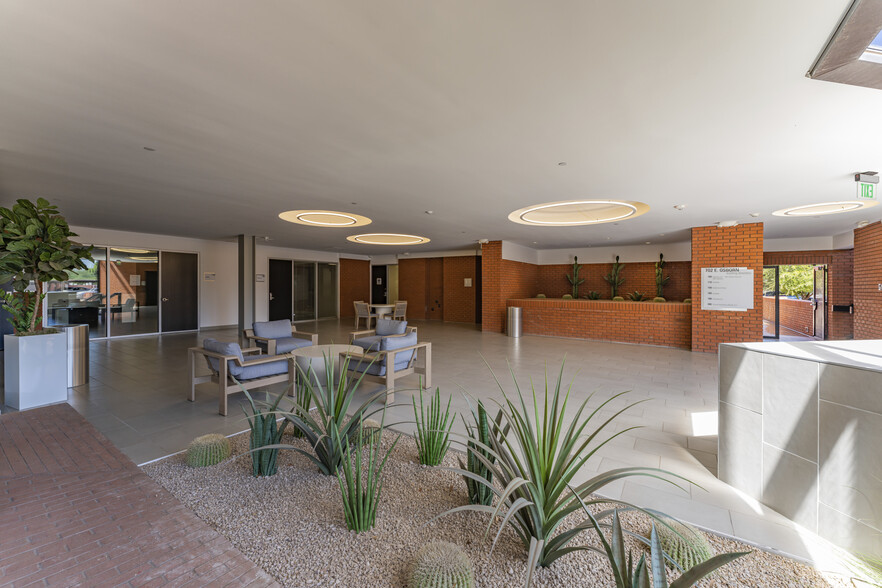 702 E Osborn Rd, Phoenix, AZ à louer - Photo intérieure – Image 2 sur 9