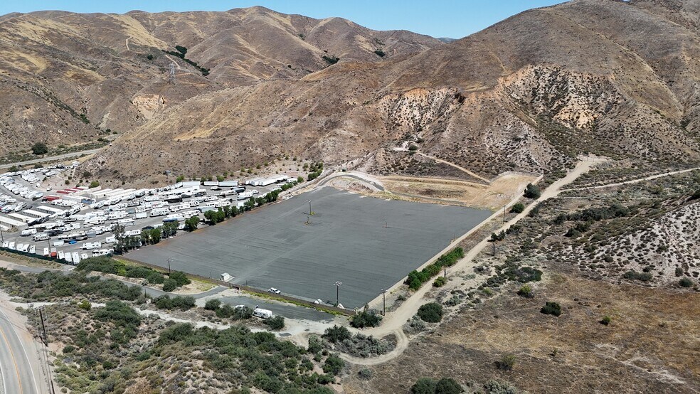 14253 Davenport Rd, Santa Clarita, CA à louer - Photo de l’immeuble – Image 2 sur 13