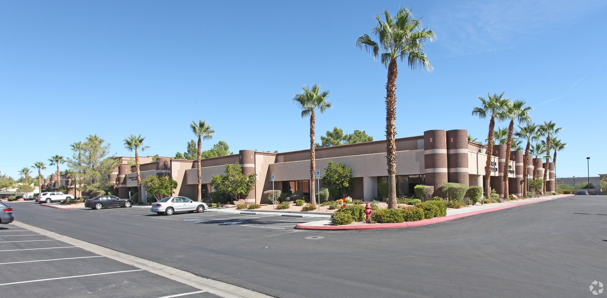 8064-8084 W Sahara Ave, Las Vegas, NV à louer Photo principale– Image 1 sur 42