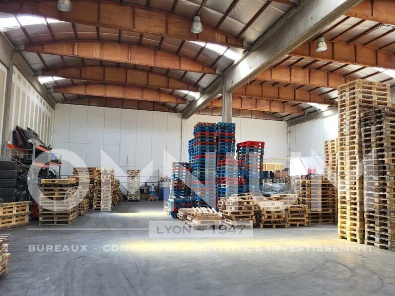 Bureau dans Saint-Priest à louer - Photo de l’immeuble – Image 1 sur 3