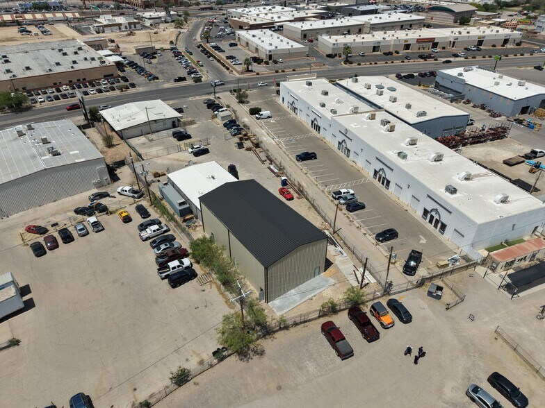 11237 Rojas Dr, El Paso, TX à louer - Photo de l’immeuble – Image 2 sur 11