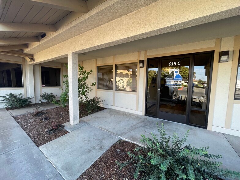 911-915 Blanco Cir, Salinas, CA à louer - Photo de l’immeuble – Image 2 sur 17
