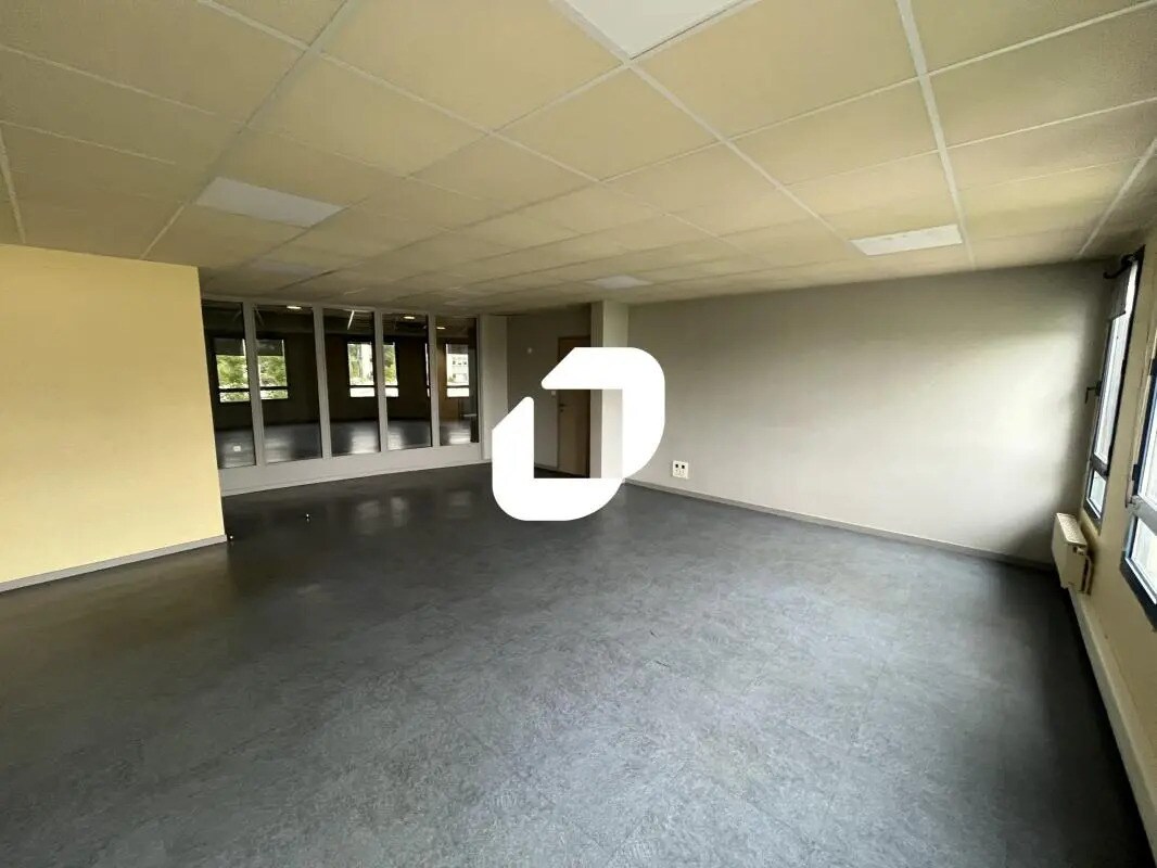 Bureau dans Liévin à louer Photo de l’immeuble– Image 1 sur 19