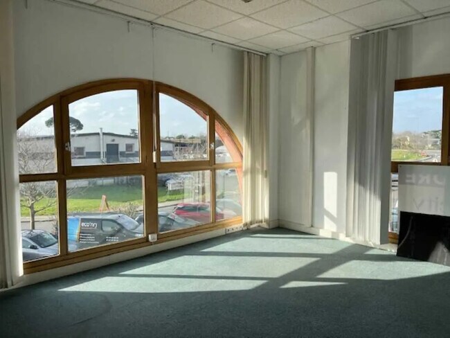 Plus de détails pour Bureau à vendre