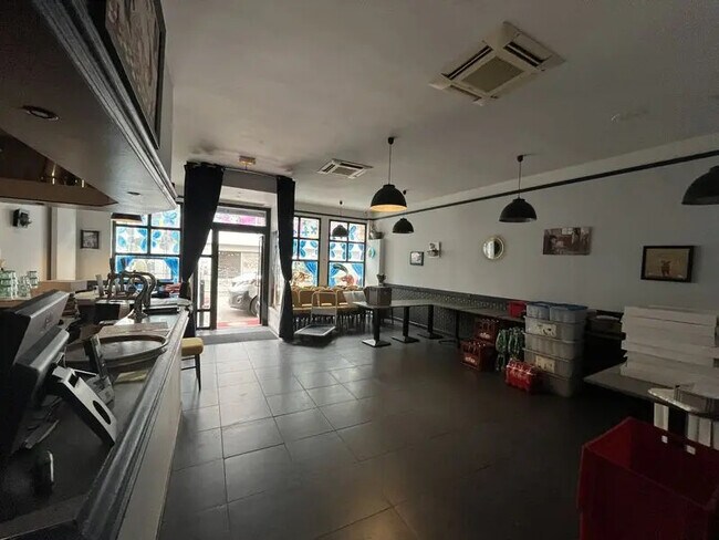 Plus de détails pour Local commercial à louer