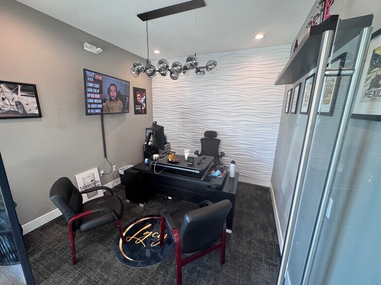 7336 W Post Rd, Las Vegas, NV à louer - Photo de l’immeuble – Image 3 sur 8