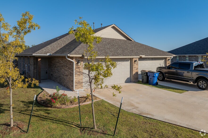 646 Marlin Ct, Chickasha, OK à vendre - Photo de l’immeuble – Image 2 sur 11