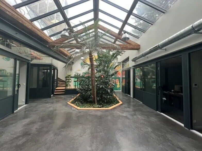 Bureau dans Lyon à vendre - Photo de l’immeuble – Image 2 sur 12