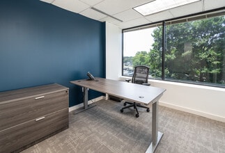 1577 Spring Hill Rd, Vienna, VA à louer Photo intérieure– Image 1 sur 7