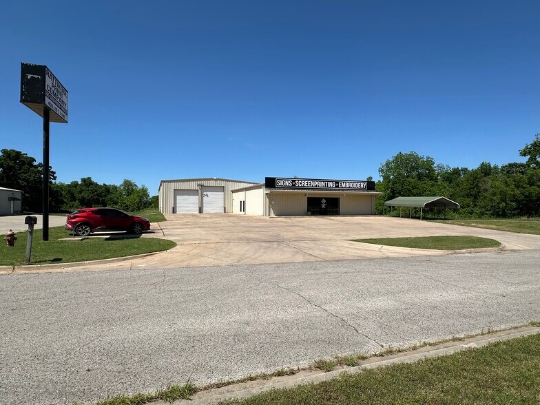 Retail Showroom with 5200SF (m/l) drive through warehouse (truck well dock), Choctaw, OK à vendre - Photo de l’immeuble – Image 2 sur 33