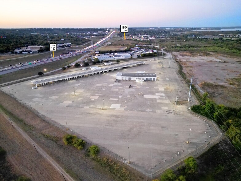 1501 N Walton Walker Blvd, Dallas, TX à louer - Photo de l’immeuble – Image 1 sur 8