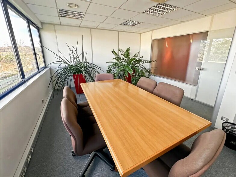 Bureau dans La Tour-de-Salvagny à vendre - Photo de l’immeuble – Image 2 sur 6