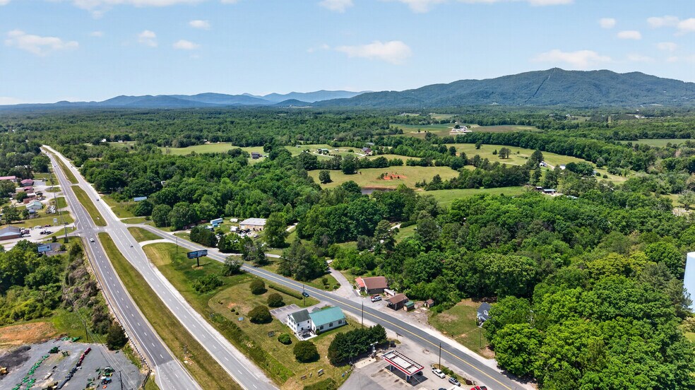 168 Faulconerville Dr, Amherst, VA à vendre - Photo de l’immeuble – Image 2 sur 46
