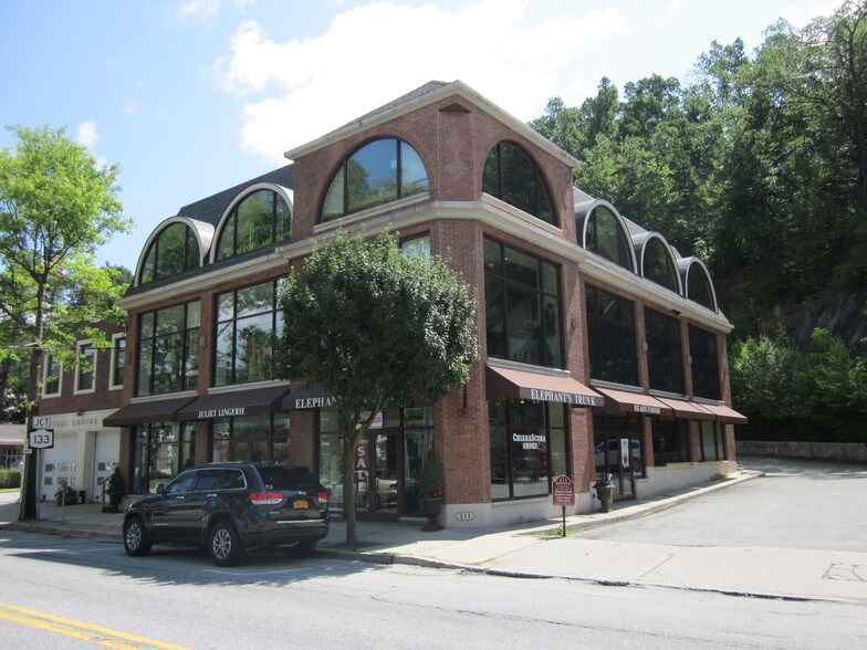 111 E Main St, Mount Kisco, NY à vendre - Photo de l’immeuble – Image 2 sur 26