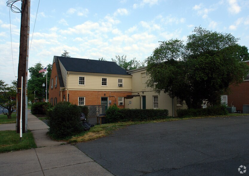 9317 Grant Ave, Manassas, VA à louer - Photo de l’immeuble – Image 2 sur 8