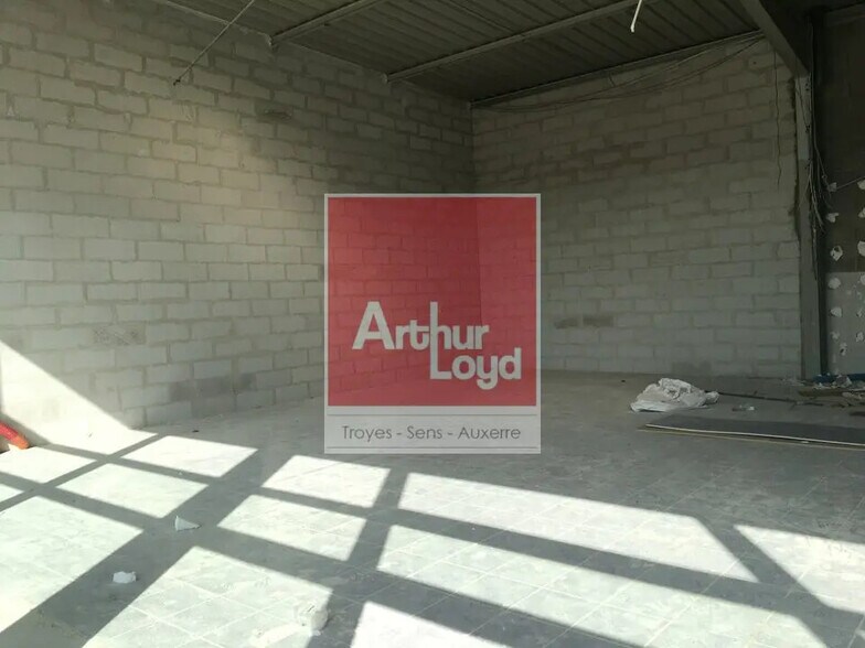 Local commercial dans Troyes à louer - Photo de l’immeuble – Image 2 sur 4