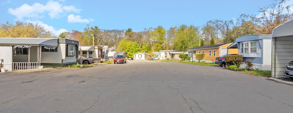 1237 Central St, Leominster, MA à vendre - Photo de l’immeuble – Image 3 sur 11