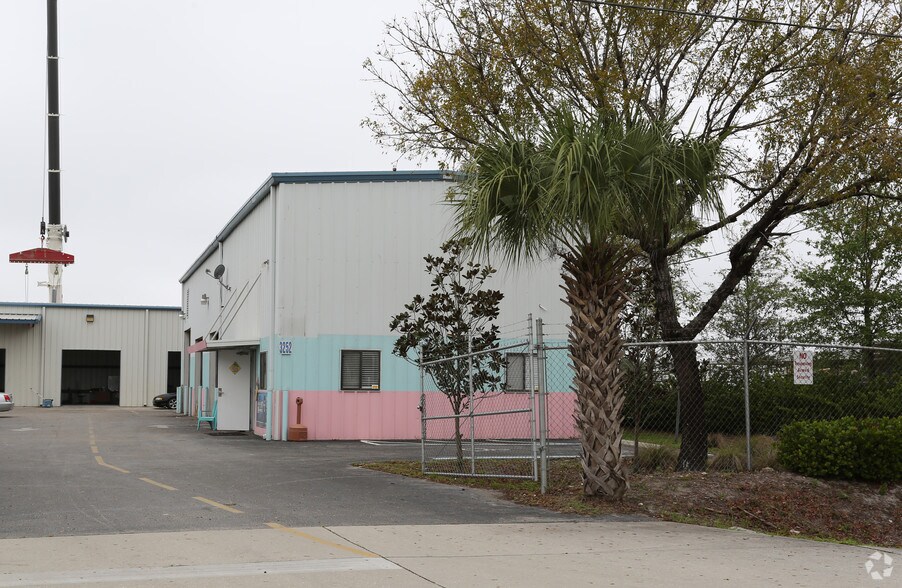 3252 Palm Ave, Fort Myers, FL à louer - Photo principale – Image 1 sur 8